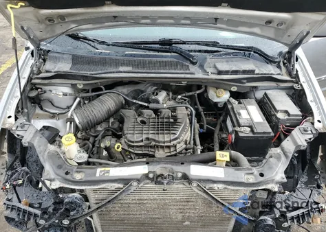 2015 Chrysler Town & Country Touring z USA, uszkodzony, nr VIN 2C4RC1BG2FR629921